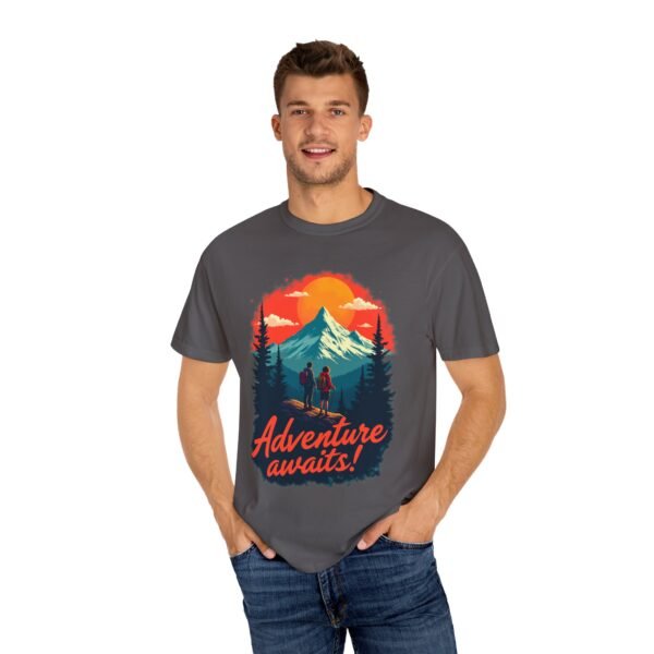 Adventure Awaits! T-shirt - Ready for your next journey!